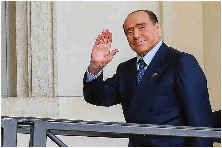 Silvio Berlusconi è morto. Con lui va via un pezzo rilevante di storia politica ed industriale del paese